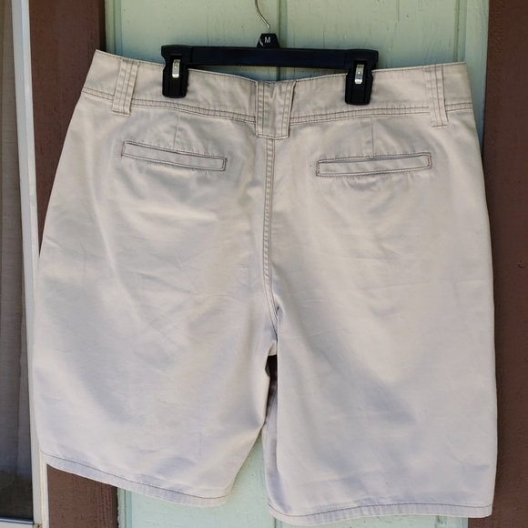 Cream Shorts - Picture 4 of 5